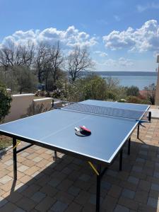 Stolný tenis v ubytovaní Villa Mebelle mit Meerblick alebo v jeho okolí