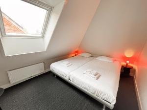 Postel nebo postele na pokoji v ubytování Hello Zeeland - Appartement Markt 5 en 5A