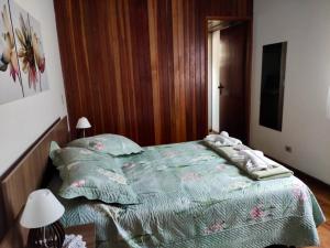 Ένα ή περισσότερα κρεβάτια σε δωμάτιο στο Recanto Dubieux Suítes +1 φωτογραφίες