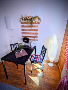Ein Sitzbereich in der Unterkunft Gästehaus Pension Romantika