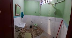 a bathroom with a sink and a toilet at Hotel Shangri-la in Três Corações