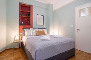 A bed or beds in a room at Mar25 by Smart Cozy Suites - In the heart of Athens - 9 minutes from metro - Available 24hr