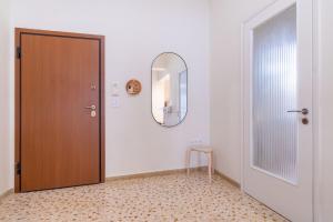 Kép Mar25 by Smart Cozy Suites - In the heart of Athens - 9 minutes from metro - Available 24hr szállásáról Athénban a galériában