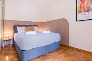 A bed or beds in a room at Mar25 by Smart Cozy Suites - In the heart of Athens - 9 minutes from metro - Available 24hr