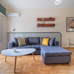 A seating area at Mar25 by Smart Cozy Suites - In the heart of Athens - 9 minutes from metro - Available 24hr