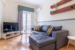 A television and/or entertainment centre at Mar25 by Smart Cozy Suites - In the heart of Athens - 9 minutes from metro - Available 24hr