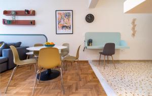 A seating area at Mar25 by Smart Cozy Suites - In the heart of Athens - 9 minutes from metro - Available 24hr