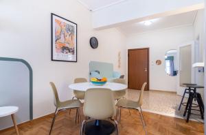 Kép Mar25 by Smart Cozy Suites - In the heart of Athens - 9 minutes from metro - Available 24hr szállásáról Athénban a galériában