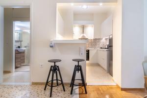 A kitchen or kitchenette at Mar25 by Smart Cozy Suites - In the heart of Athens - 9 minutes from metro - Available 24hr