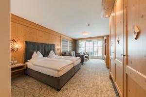 Posteľ alebo postele v izbe v ubytovaní Hotel Schwarzer Adler - Sport & Spa