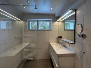 Kúpeľňa v ubytovaní Apartments Hohenberger Mallnitz - Mein Platz in den Bergen! + 35 fotografií