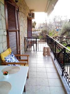 a patio with a table and chairs on a balcony at Studios Thomas in Limenaria