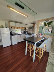a kitchen and dining room with a table and chairs at Cocon familial à la ferme in Eyragues