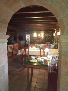 A restaurant or other place to eat at Casa Rural S. Antonio