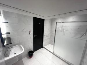 Vannituba majutusasutuses Helio Cairo Hotel