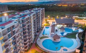 Bazén v ubytování Marquis Enclave, Condo With Pool Access and More nebo v jeho okolí