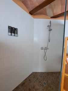 Koupelna v ubytování La Roqueta Hotel + 37 fotografií