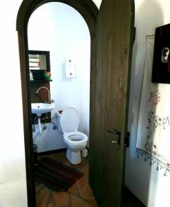 a bathroom with a toilet and a sink at Ενοικιαζόμενη Παραδοσιακή κατοικία Σαν Παραμύθι in Volakas