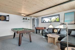 Posezení v ubytování Large And Newly Renovated Holiday Home In Cozy Ingstrup