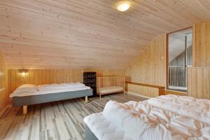 Postel nebo postele na pokoji v ubytování Large And Newly Renovated Holiday Home In Cozy Ingstrup