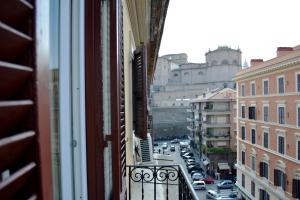 ローマにあるVaticanSky roomsのバルコニーから市街の景色を望めます。