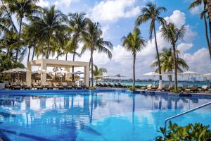 Bazén v ubytování Dreams Sands Cancun Resort & Spa nebo v jeho okolí