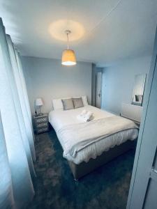 a bedroom with a large white bed in a room at II comfortable room, Shared House in Bristol