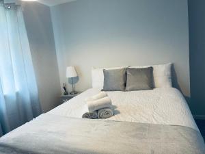 a bedroom with a bed with towels on it at II comfortable room, Shared House in Bristol