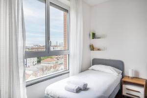 A bed or beds in a room at Easylife - Accogliente dimora con balcone