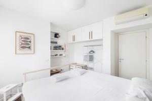 A bed or beds in a room at Easylife - Accogliente dimora con balcone