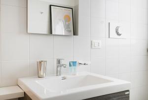 A bathroom at Easylife - Accogliente dimora con balcone Még 19 kép