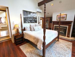 מיטה או מיטות בחדר ב-Cityside Big Mountain Lodge
