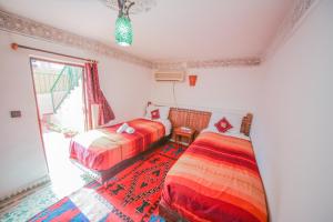 Postel nebo postele na pokoji v ubytování Riad Fes Basma