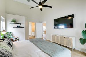 a bedroom with a bed and a ceiling fan at Pet-Friendly Valrico Vacation Home with Lanai! in Valrico