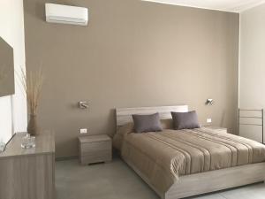 A bed or beds in a room at Scogliera apartments