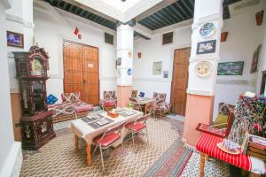 Posezení v ubytování Riad Fes Basma