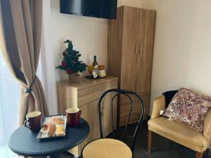 A seating area at La porta accanto