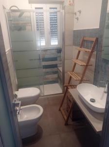 a bathroom with a toilet and a sink and a shower at Casa Medea in Piombino