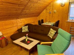 a living room with a couch and a table and chairs at Ferienwohnung Smiley in Lübbenau