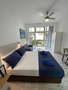 A bed or beds in a room at PALMERAS 102