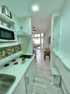 A kitchen or kitchenette at PALMERAS 102