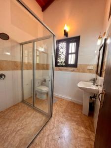 Ένα μπάνιο στο Blue Sky Apartment +26 φωτογραφίες