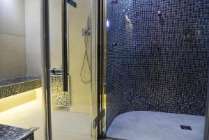 Vannituba majutusasutuses OSTUNI PALACE - Hotel Bistrot & SPA