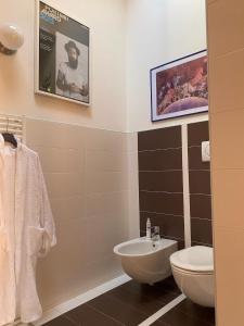 A bathroom at fabio strano