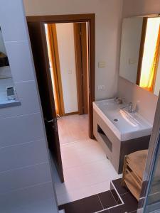 A bathroom at fabio strano