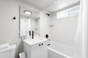 Bilik mandi di Modern Home near Salt Lake's Attractions +10 gambar