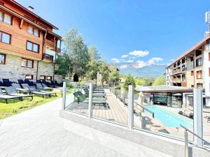 Bazén v ubytování Bansko St Ivan Rilski Luxury Apartment 4 stars Wellness SPA & Mineral water nebo v jeho okolí