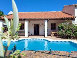 The swimming pool at or close to Montana Retreat