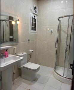 a bathroom with a shower and a toilet and a sink at شقة راقية Moh in Makkah