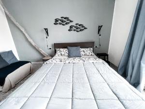 a bedroom with a large white bed in a room at Salecce B&B in Lecce